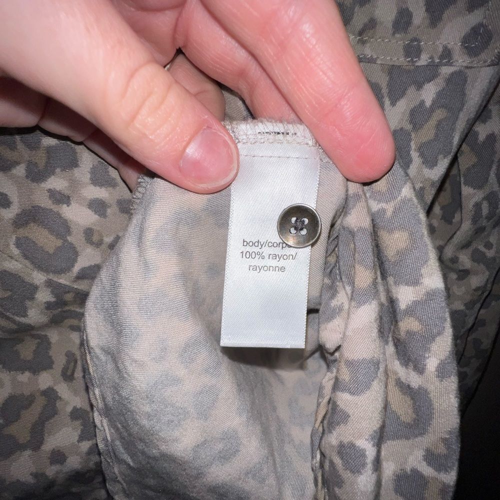 Maurice’s Leopard Button Down S - Picture 2 of 5